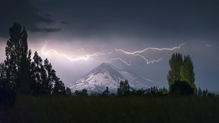 Pronostican inestabilidad atmosférica y tormentas eléctricas en litoral, valle y precordillera de Los Ríos