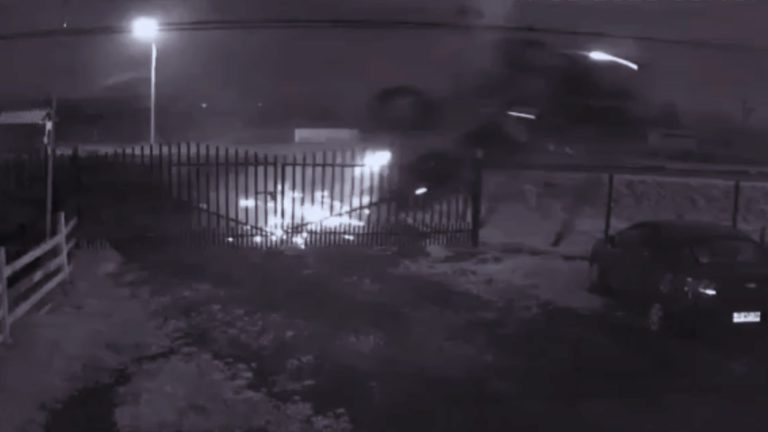 Violento volcamiento en ruta La Unión–Río Bueno dejó a conductor con lesiones graves y millonarios daños