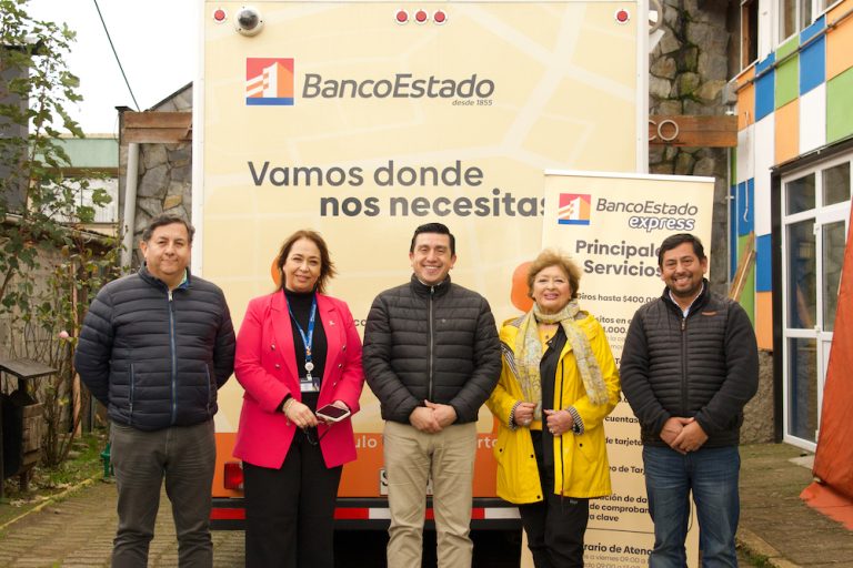 BancoEstado Paillaco habilita caja móvil exclusiva para el pago de personas mayores