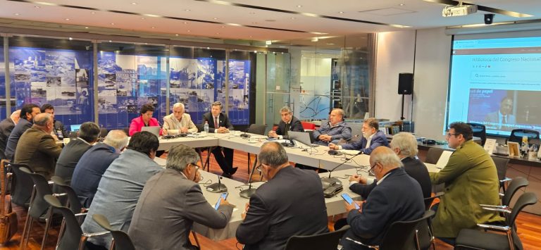Gobernador Cuvertino junto al Consejo Regional valoraron acuerdo con bancada regionalista de senadores