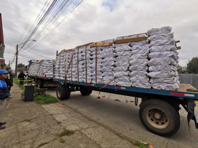 Empresa que adjudicó la entrega de leña seca a establecimientos educacionales de La Unión lleva dos meses sin cumplir el contrato