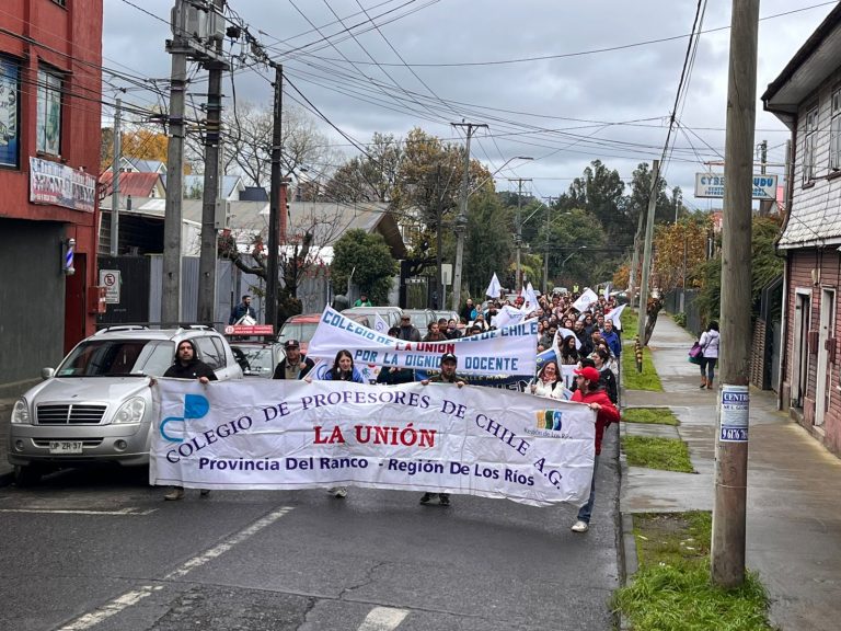 Más de 240 profesores se suman al paro nacional en La Unión y advierten nuevas movilizaciones