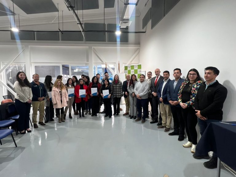 Estudiantes del CFT Estatal de Los Ríos recibieron su certificación por su colaboración en el proceso de Operación Renta 2025