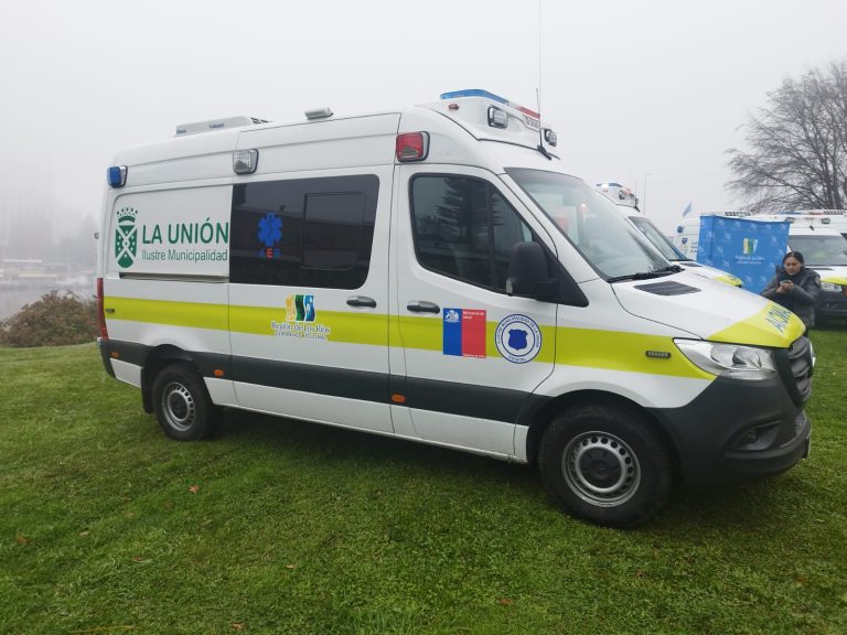 La Unión recibe moderna ambulancia que reforzará atención de urgencias en el SAR