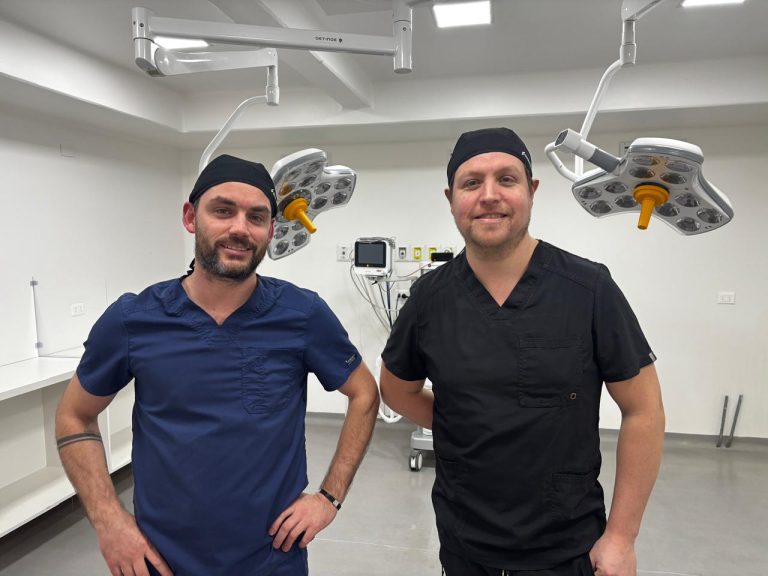 Odontólogos valdivianos representarán a Chile en importante perfeccionamiento en prótesis sobre implantes dentales en Brasil