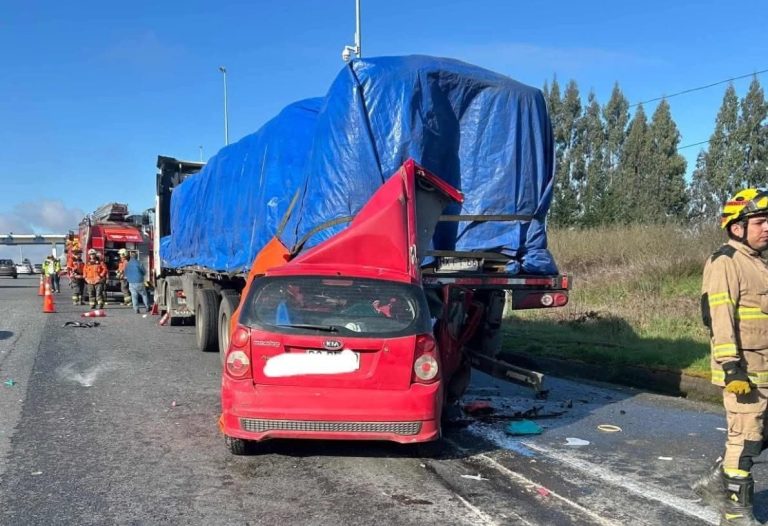 Conductora fallece tras choque por alcance contra camión en Purranque