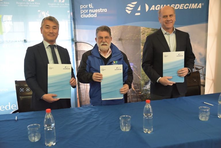 Aguas Décima y Gobierno Regional de Los Ríos firman convenio histórico para ejecutar proyectos sanitarios