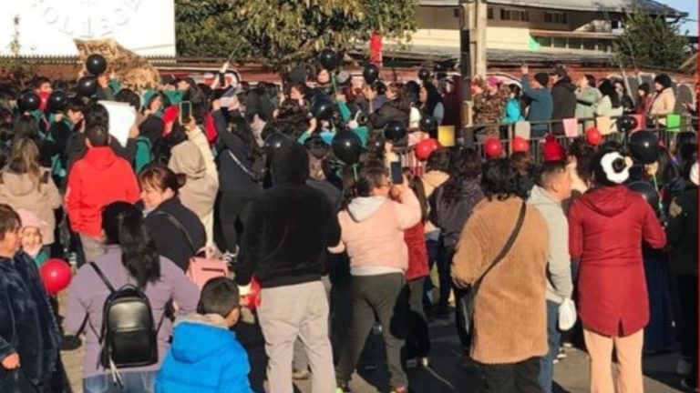 Apoderados protestan frente a The Mission College de Osorno tras denuncia de presunto abuso sexual