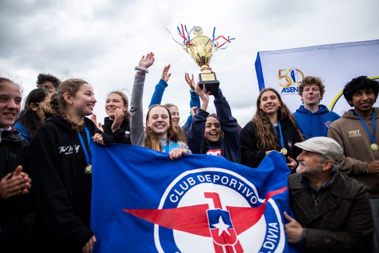 “Regata Eberhard Kossmann” selló la tercera fecha regional del remo con homenaje al Team Chile en Valdivia