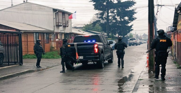 PDI allana 21 viviendas en Valdivia y detiene a imputado por homicidio en población Pablo Neruda