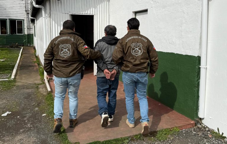 Detienen a sujeto tras asaltar a joven con discapacidad en pleno centro de Río Bueno