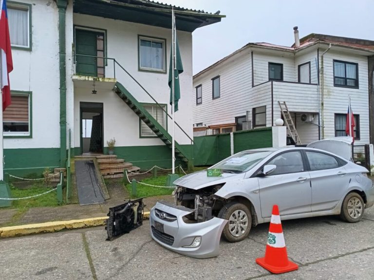 Corral : Detienen a dos sujetos sorprendidos desarmando vehículo robado en Victoria