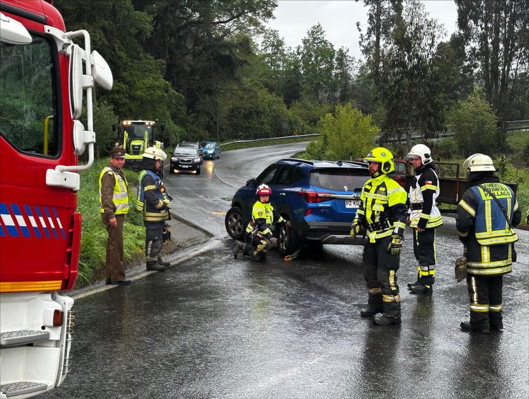 Volcamiento de vehículo movilizó a equipos de emergencia en el cruce Manao