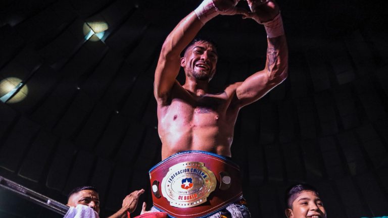 Boxeador valdiviano Sebastián “El Lobo” Fontanilla se consagró campeón nacional