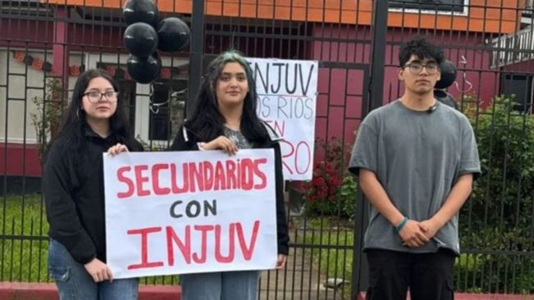 Funcionarios del INJUV Los Ríos se suman a paro nacional en rechazo al recorte presupuestario 2026