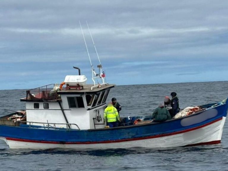 Operativo aéreo-marítimo frenó faenas de pesca ilegal de reineta en la región