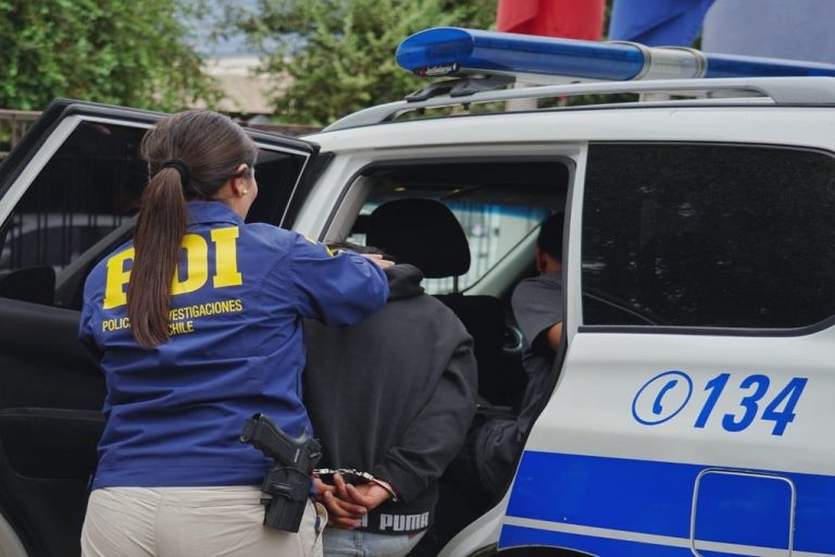 PDI detiene a tres sujetos e incauta cannabis, ketamina y cocaína tras persecución en La Unión