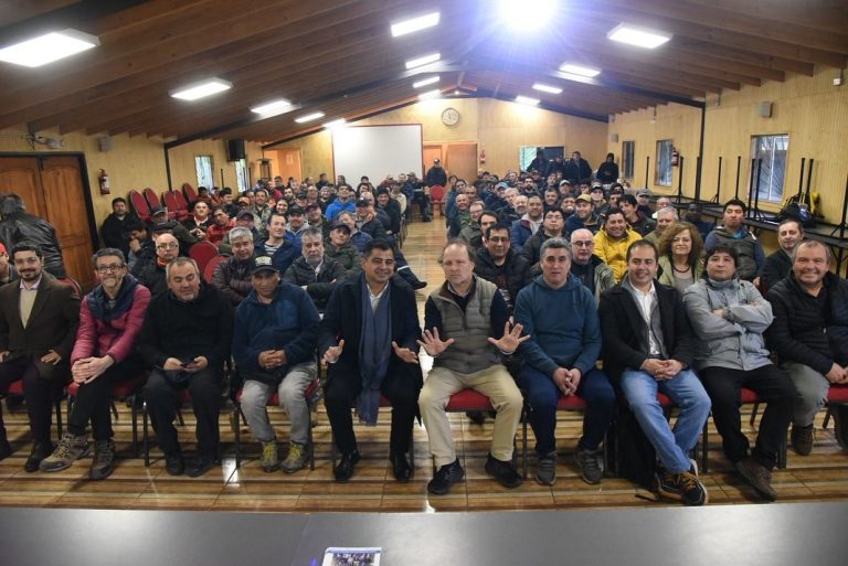 Senador De Urresti se reúne con trabajadores de ASENAV para abordar avances de la Política Nacional de Construcción Naval