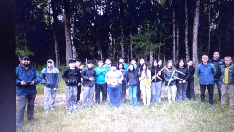 CONAF Los Ríos realizó en Río Bueno innovador «Día de Bosque» con estudiantes