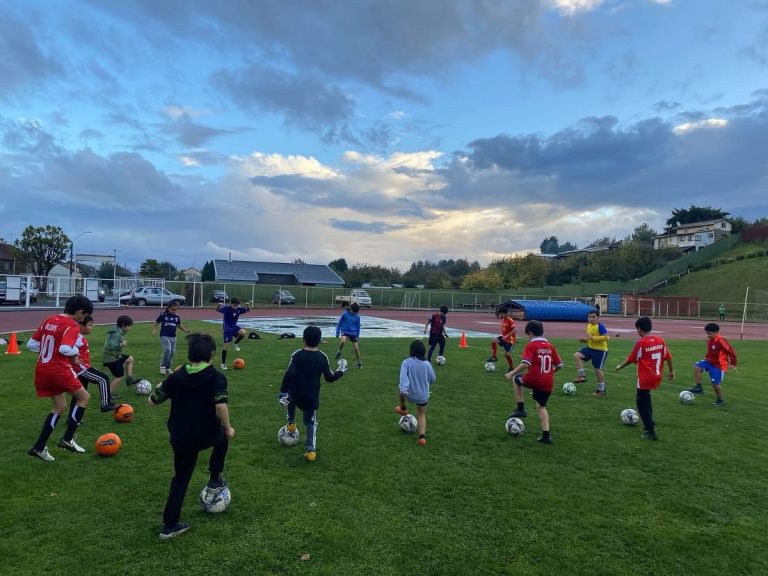 Municipalidad de La Unión invita a niños y niñas a sumarse gratuitamente a la Escuela de Fútbol Municipal