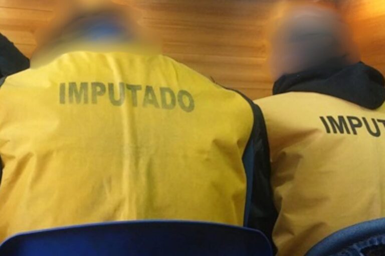 Prisión preventiva para dos hombres acusados de violento asalto a servicentro en La Unión