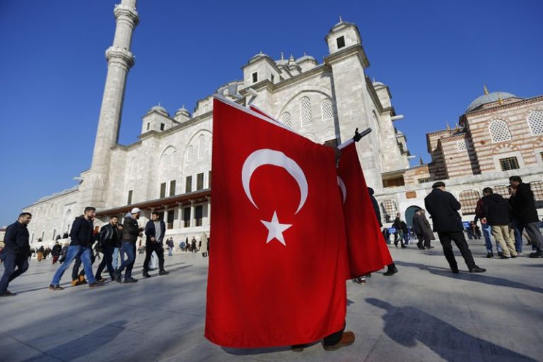 Turquía considera a los cristianos una “amenaza a la seguridad nacional” y los deporta, advierte un grupo de derechos humanos