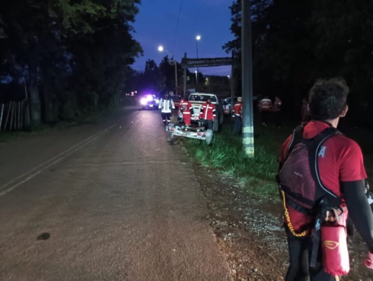 Mantilhue : Una persona rescatada y otra desaparecida tras accidente en lago Puyehue