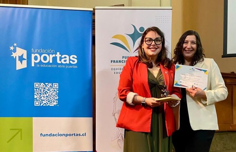 Unidad de Apoyo al Aprendizaje UACh recibió Premio Francisco Javier Gil 2025 en Santiago