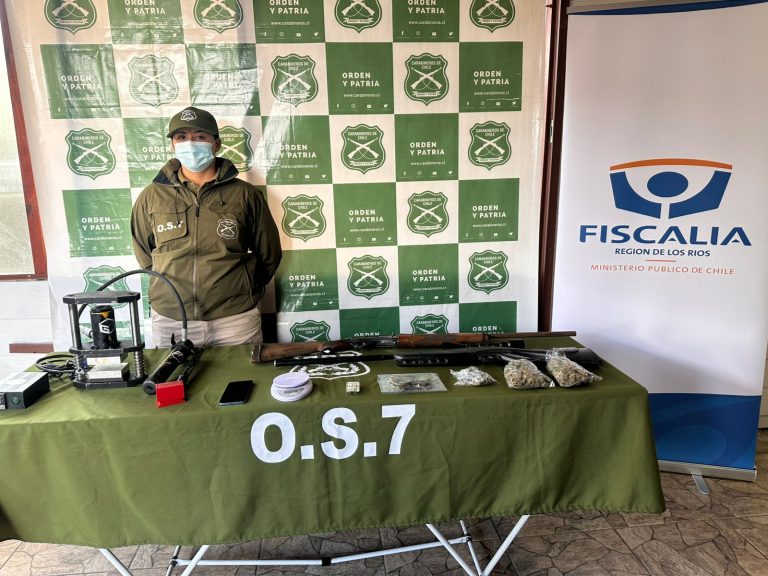 Fiscalía de Los Ríos y OS7 desarticulan punto de acopio de drogas y armas en Panguipulli