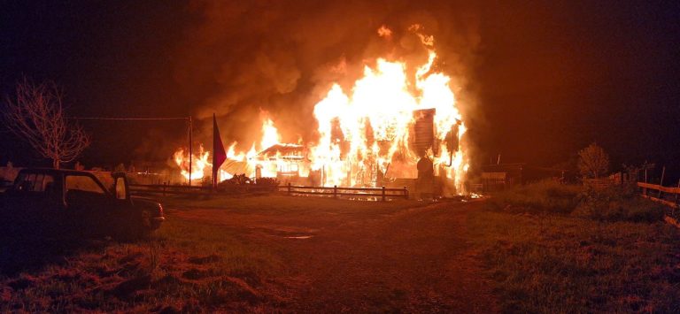 mujer de 80 años y adolescente mueren en incendio 