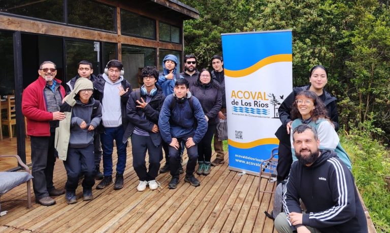 Valdivia cuenta con jóvenes embajadores del consumo responsable del agua potable