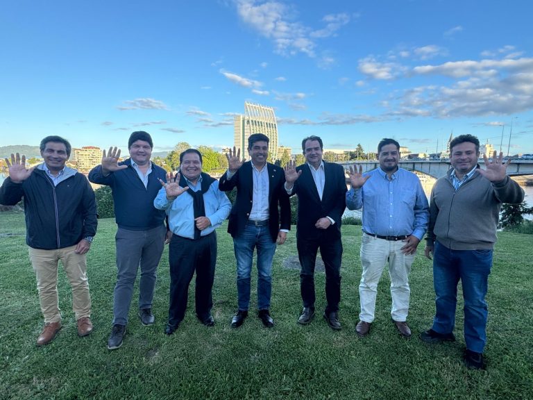 Dirigentes de partidos de derecha en Los Ríos conformaron equipo de campaña por José Antonio Kast
