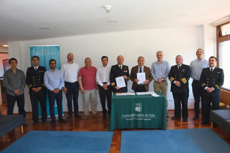 UACh y Armada de Chile firman convenio estratégico para fortalecer la investigación y el desarrollo en ingeniería naval