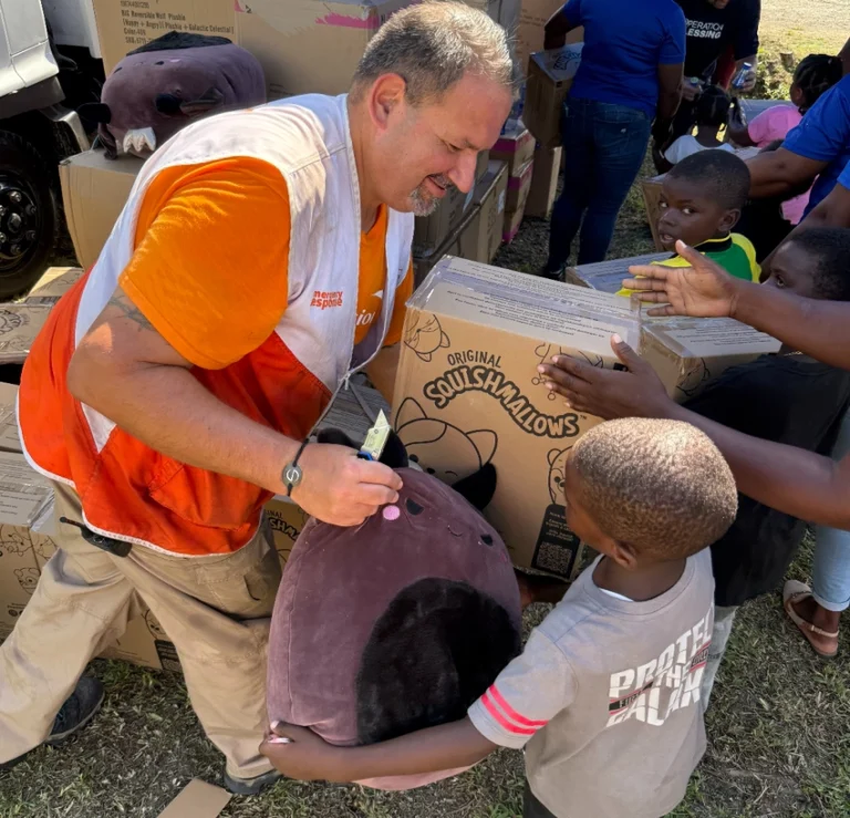 World Vision lleva esperanza a niños de Jamaica afectados por el huracán Melissa