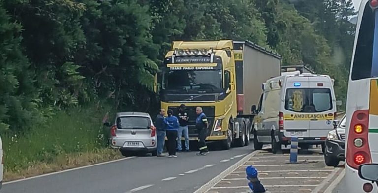 Colisión entre vehículo mayor y automóvil deja una persona lesionada en la cuesta El Cero