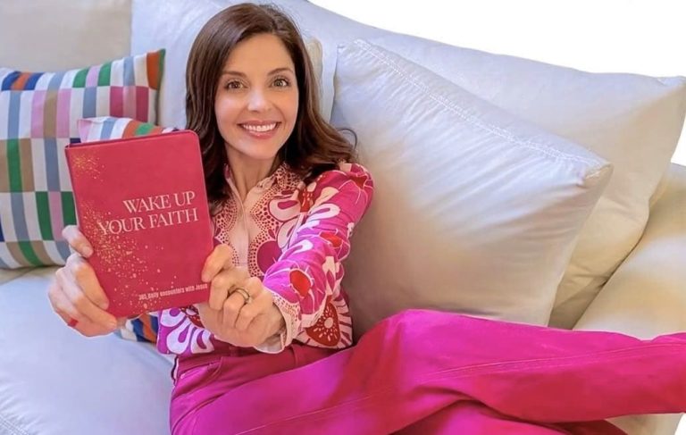 El libro devocional de una Actriz cristiana alcanza el puesto número uno en Amazon y supera títulos de la Nueva Era