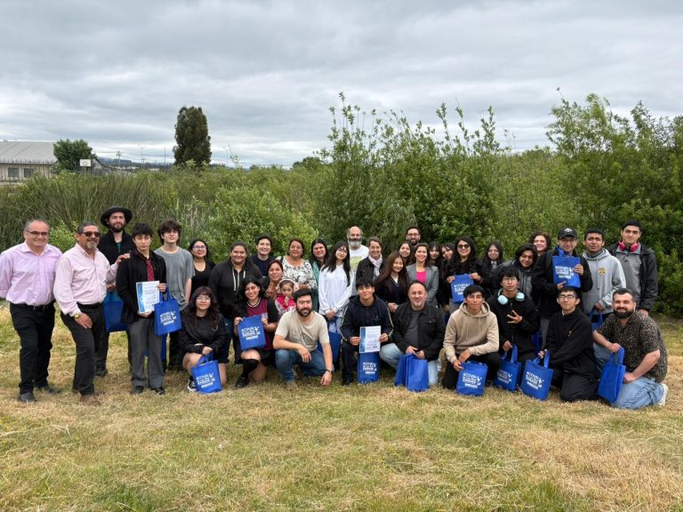 Jóvenes valdivianos se certifican como embajadores del consumo responsable del agua potable