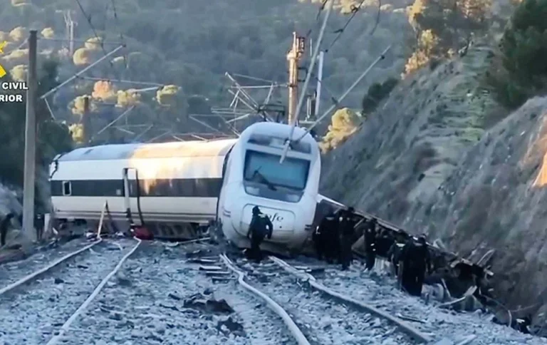 Choque de trenes en España: 41 muertos, cientos de heridos y un país en duelo mientras iglesias evangélicas llaman a la oración