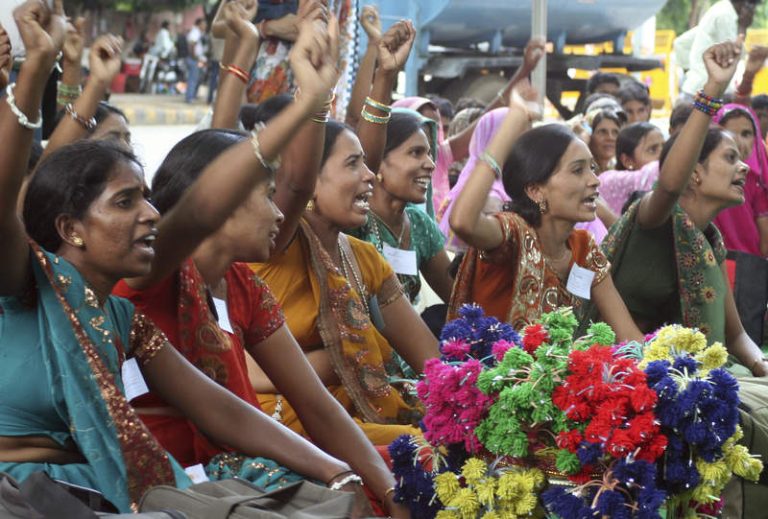 Turba destruye viviendas de familias cristianas que se negaron a renunciar a su fe en India
