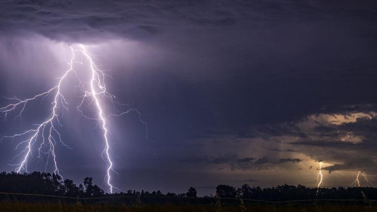 SENAPRED declara Alerta Temprana Preventiva en Los Ríos por pronóstico de tormentas eléctricas y vientos