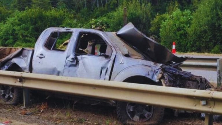 Volcamiento de camioneta en la Ruta 5 Sur deja tres personas lesionadas en Los Lagos