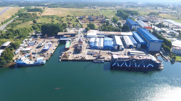 Crucero construido en Valdivia será el centro del espectáculo lumínico en la Noche Valdiviana