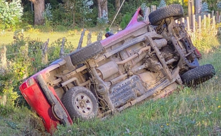 Conductor con 4,83 gramos de alcohol en sangre protagoniza volcamiento en Lago Ranco