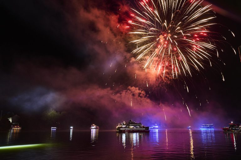 Murga, show musical, Corso Fluvial y fuegos artificiales