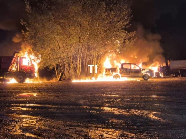 Ataque incendiario destruye cuatro vehículos en empresa de áridos en Lautaro